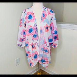 ⭐️5/$25 Floral Kimono
